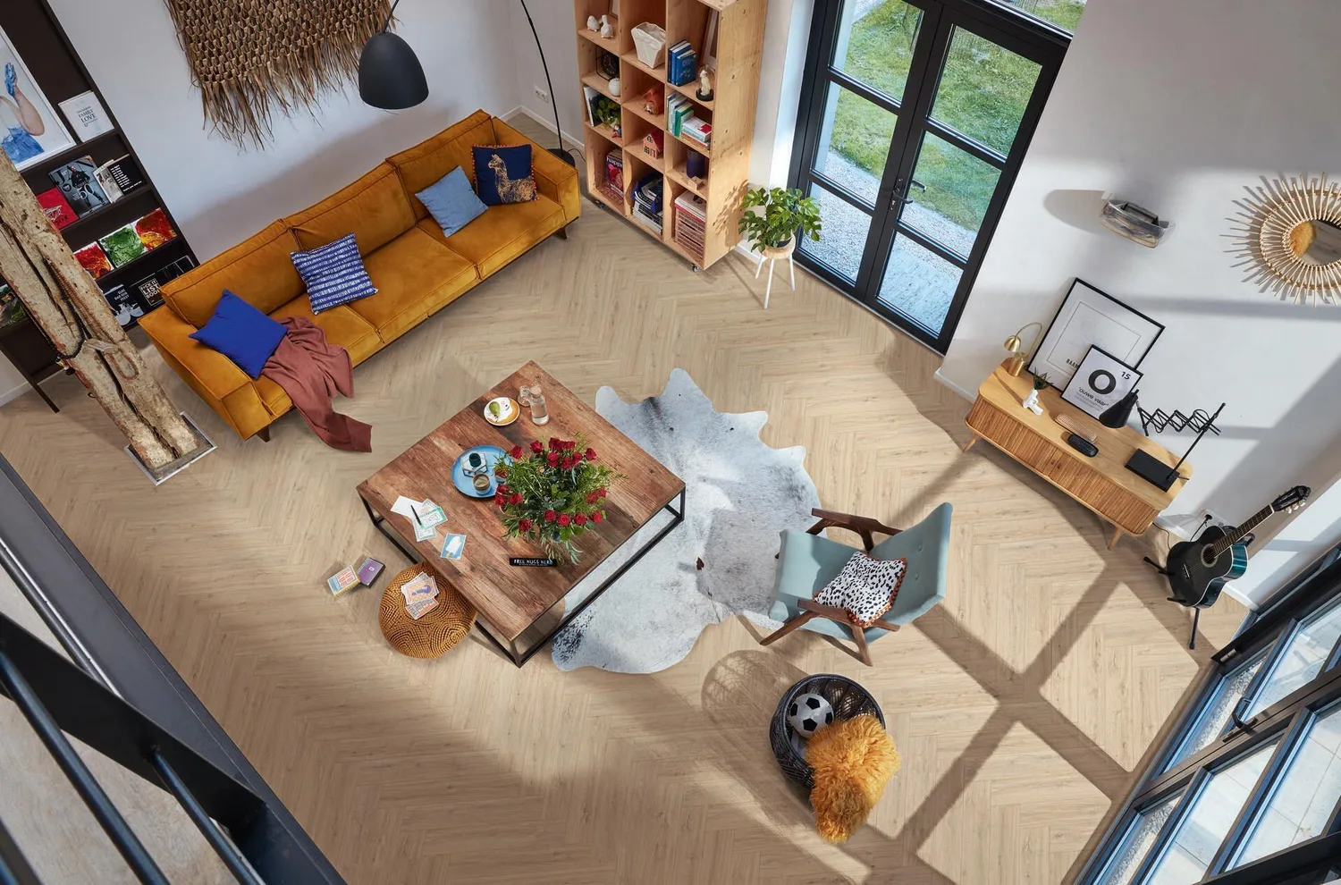 Salón con suelo laminado MEISTER y mascota