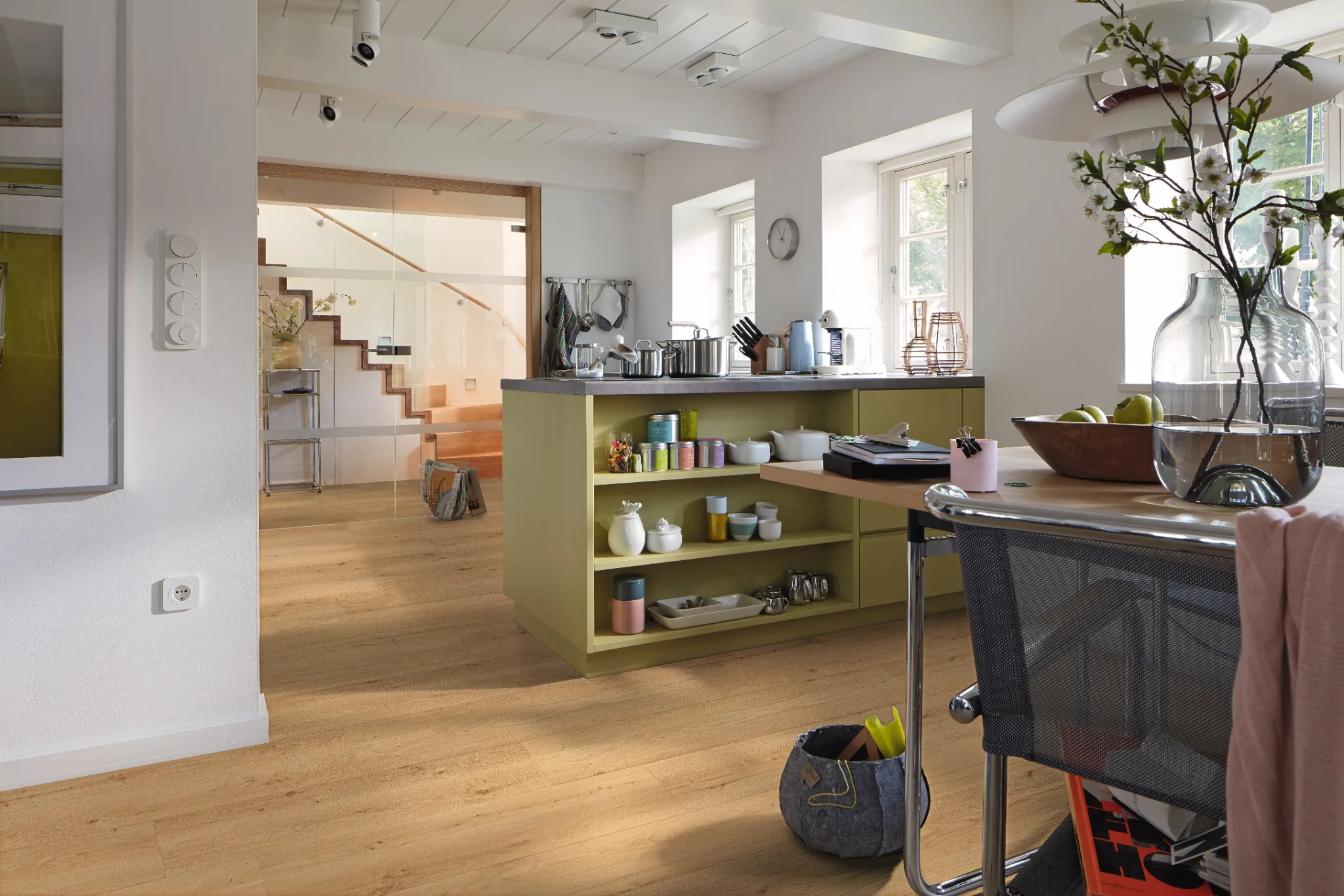 Suelo vinílico y de diseño MEISTER en un interior contemporáneo
